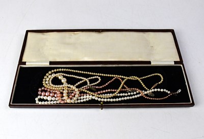 Lot 958 - A graduated pearl necklace with a silver and...