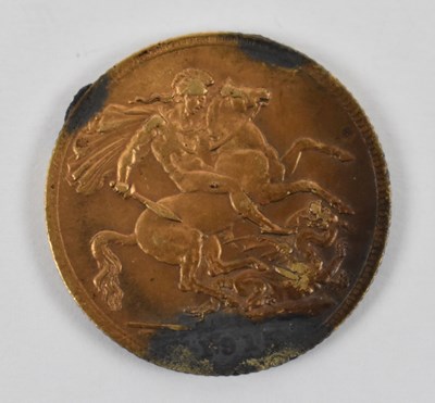 Lot 827 - A George V 1915 full sovereign (af).