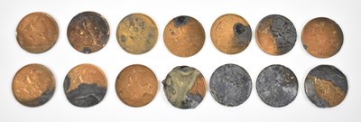 Lot 821 - A group of fourteen half sovereigns (all af).