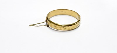 Lot 925 - A 9ct gold bangle