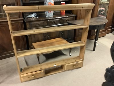 Lot 6679 - A pine wall mounted open plate rack with two...