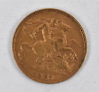 Lot 874 - An Edward VII 1907 half sovereign.