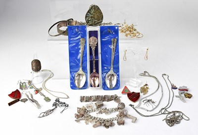 Lot 1018 - A mixed collection of silver, white and yellow...