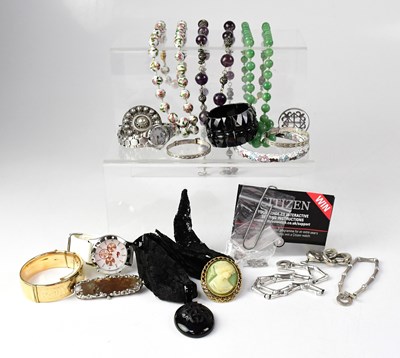 Lot 1022 - A Victorian jet-effect mourning pendant with...
