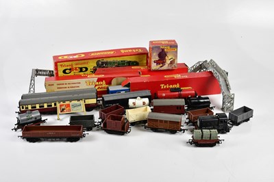 Lot 4527 - TRI-ANG; a collection of OO gauge locomotives,...
