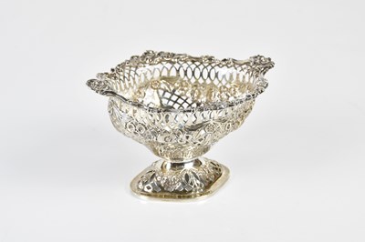 Lot 2396 - GOLDSMITHS & SILVERSMITHS CO LTD; an Edward...