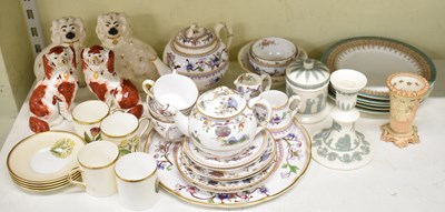 Lot 566 - A mixed lot of 19th century and later ceramics...