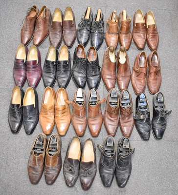 Lot 500 - A group of eighteen pairs of men's leather and...