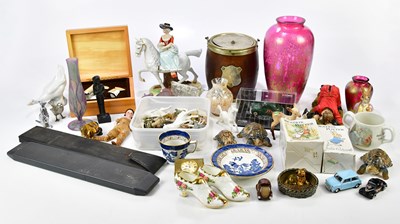 Lot 2041 - A mixed lot of collectors' items and ceramics,...
