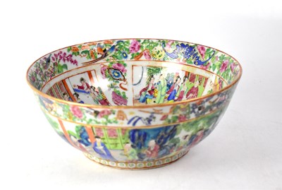 Lot 373 - An early 20th century Canton bowl