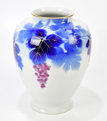 Lot 1178 - A Japanese Fukagawa vase with floral...