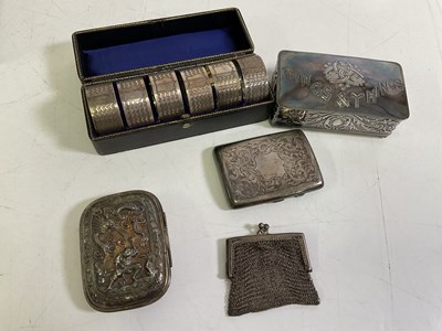 Lot 34 - A group of collectors' items including mother...
