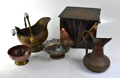 Lot 190 - A small mixed lot of metalware