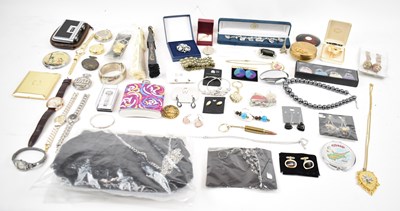 Lot 803 - A small quantity of costume jewellery, to...