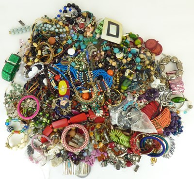 Lot 880 - A large quantity of mixed costume jewellery