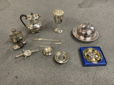 Lot 702 - A small quantity of silver plated items, to...