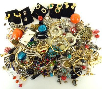 Lot 849 - A quantity of modern and vintage earrings.