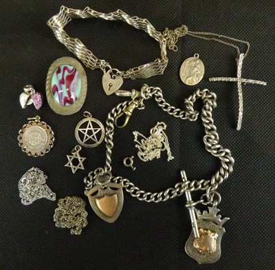 Lot 944 - Various items of silver jewellery