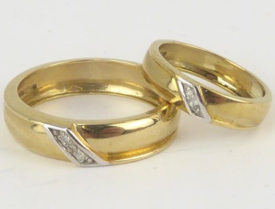 Lot 1079 - Two matching 9ct gold rings