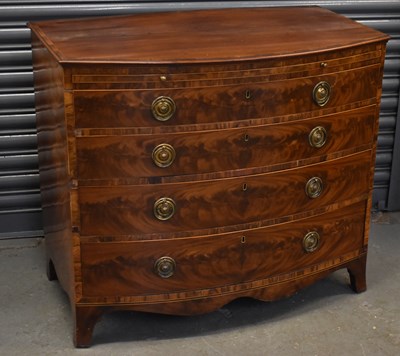 Lot 11 - An early 19th century mahogany and crossbanded...