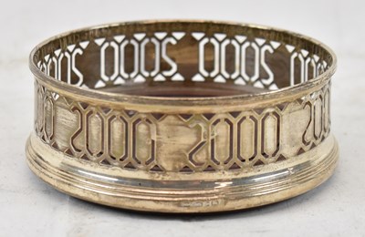 Lot 749 - W I BROADWAY & CO; an Elizabeth II hallmarked...