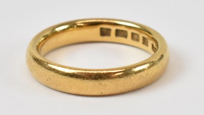 Lot 780 - A 22ct yellow gold wedding band, size J,...