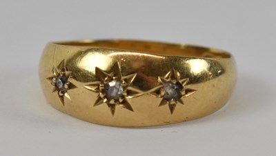 Lot 790 - An 18ct yellow gold gentleman's three stone...