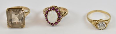 Lot 799 - A 9ct yellow gold ring set with large central...