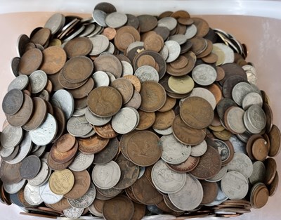 Lot 755 - A large collection of British and world coins
