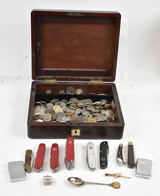 Lot 904 - A small quantity of miscellaneous world coins,...