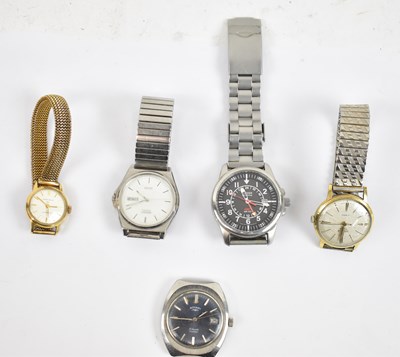 Lot 916 - Four gentlemen's vintage wristwatches...
