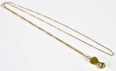 Lot 4 - A 15ct yellow gold long guard with spring...