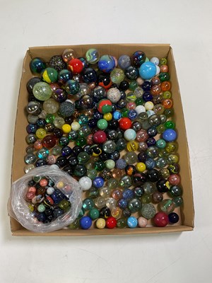 Lot 88 - A collection of marbles