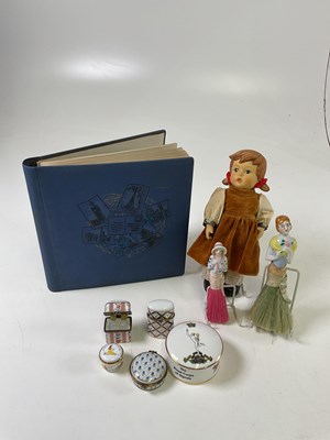 Lot 43 - Collectors' items including an album of...
