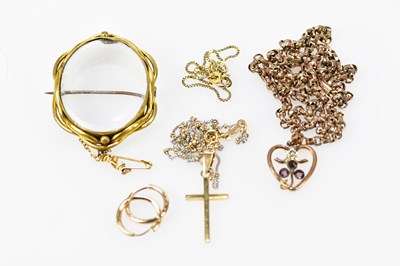 Lot 7 - A group of 9ct gold and yellow metal jewellery...