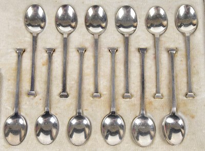 Lot 2424 - A cased set of twelve George V hallmarked...