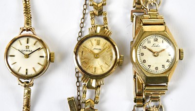 Lot 2881 - Three vintage 9ct yellow gold lady's...