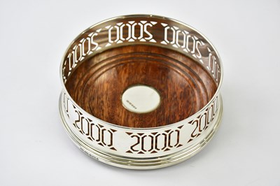 Lot 2647 - W I BROADWAY; an Elizabeth II hallmarked...