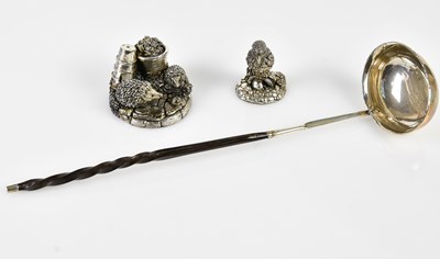 Lot 2659 - A Georgian white metal toddy ladle with turned...