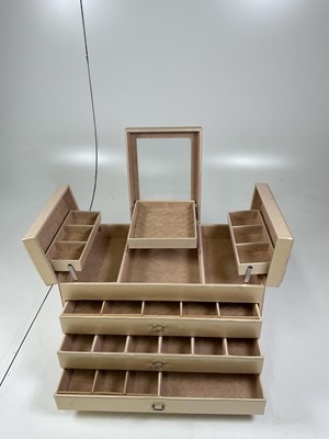 Lot 52 - Two jewellery boxes