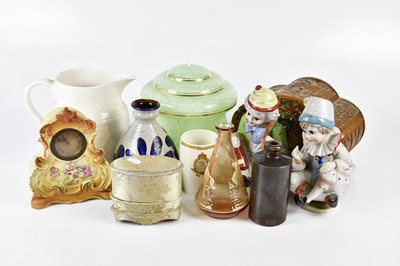 Lot 5454 - A small collection of ceramics and glassware...