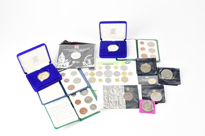 Lot 1001 - Various mixed coins to include 'The 2015 Red...