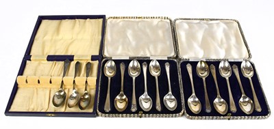 Lot 2111 - WALKER & HALL; a cased set of George V...