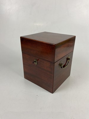 Lot 5033 - A Georgian mahogany decanter box, the hinged...