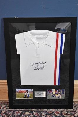 Lot 5222 - PELÉ (EDSON ARANTES DU NASCIMENTO); a framed...