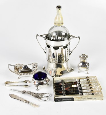 Lot 2824 - A small collection of assorted plated items,...