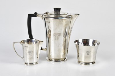 Lot 2105 - GOLDSMITHS & SILVERSMITHS; a George V...