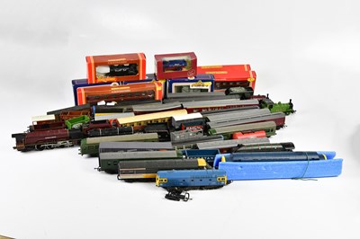 Lot 4357 - HORNBY; OO gauge carriages, further trains,...