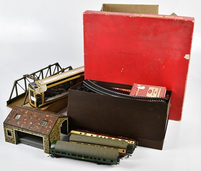 Lot 4352 - MODEL RAILWAY INTEREST; a large collection of...