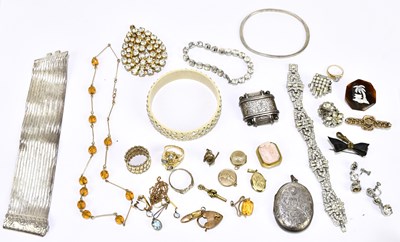 Lot 1572 - A quantity of costume jewellery, including...